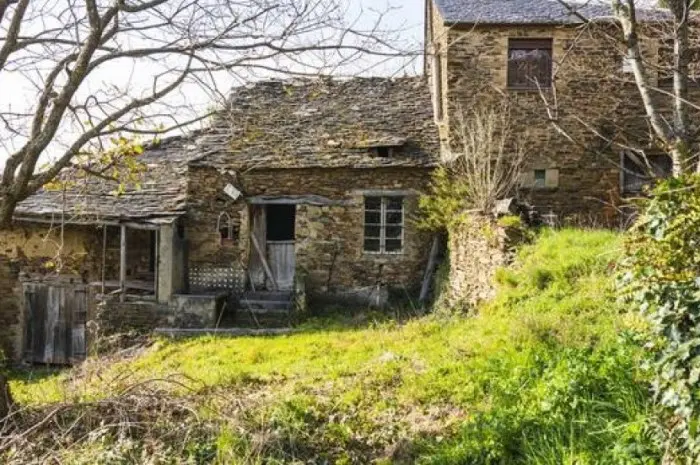 Desa Hantu: Mitos, Misteri, dan Kenyataan Tersembunyi