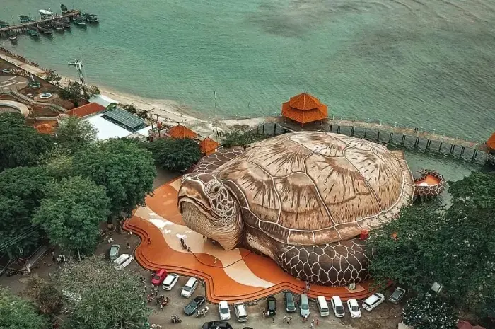 Pantai Kartini, Pesona Pantai Indah Nan Eksotis di Jepara